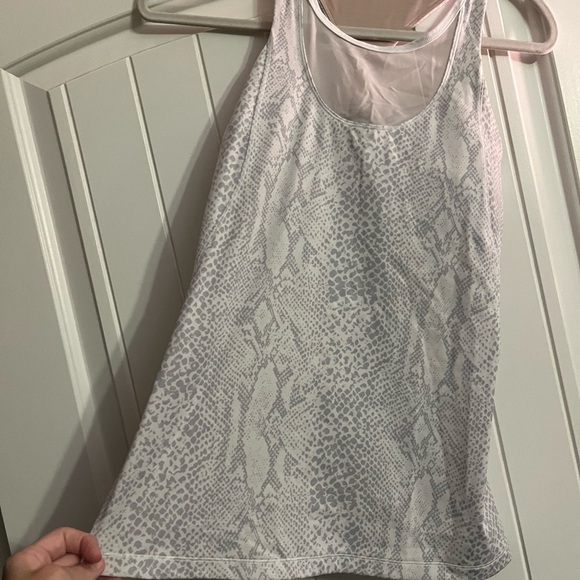 Lulu lemon top - Picture 2 of 2